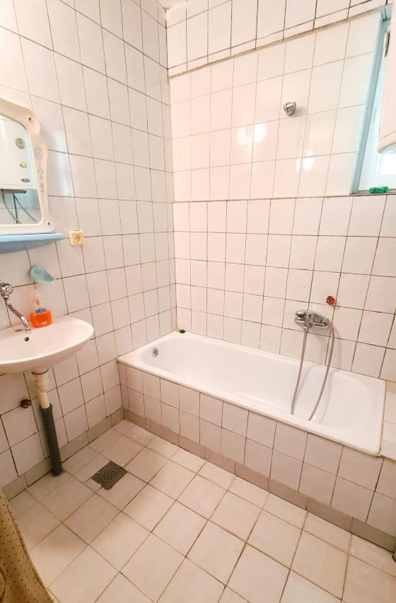 אוהריד Central Studios & Rooms מראה חיצוני תמונה