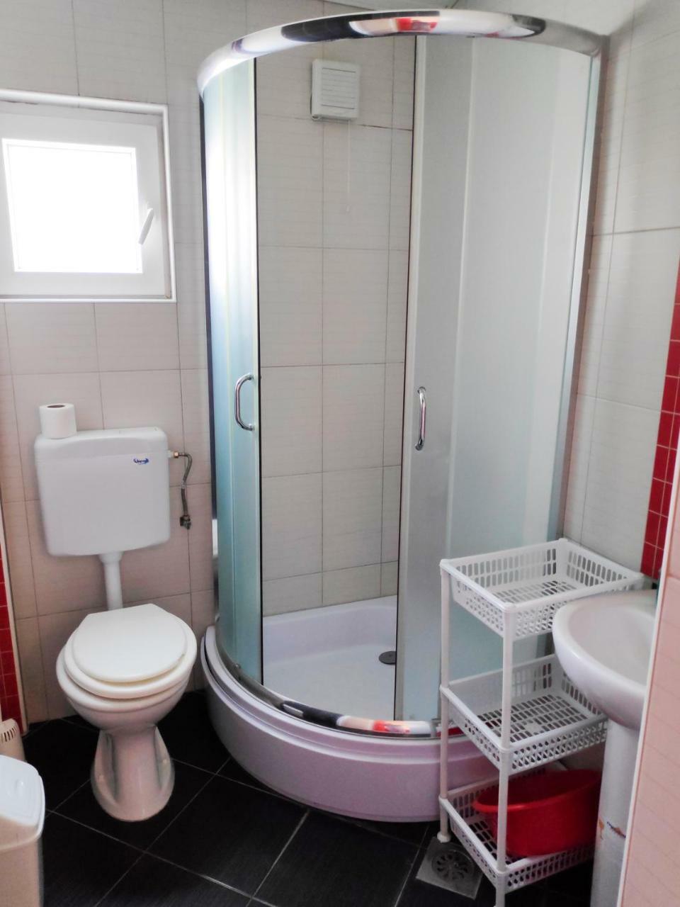 אוהריד Central Studios & Rooms מראה חיצוני תמונה