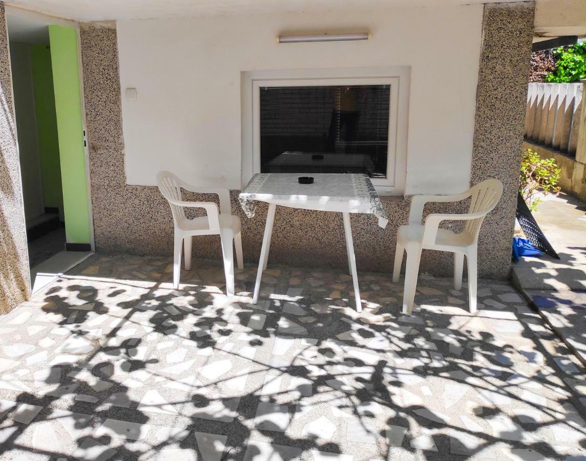 אוהריד Central Studios & Rooms מראה חיצוני תמונה