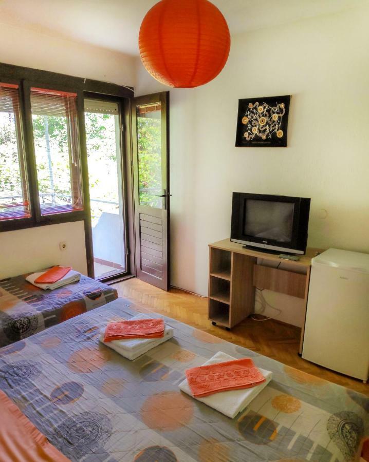 אוהריד Central Studios & Rooms מראה חיצוני תמונה